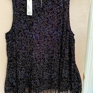 Sleeveless pleated blouse